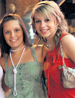 Кристина (слева) с лучшей подругой Олей за несколько дней до трагедии