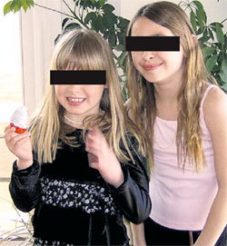 Катя и Алина уже живут в новой семье и пытаются забыть прежнюю «маму»