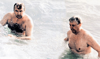 Александр Васильевич не расставался с Борисом Николаевичем даже в воде