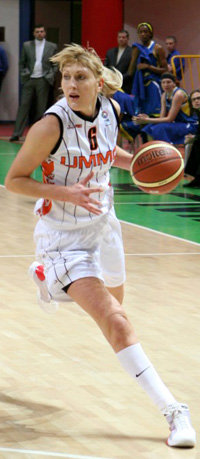 Наталья ВОДОПЬЯНОВА выбрала необычный день для свадьбы (фото www.basket.ugmk.com)